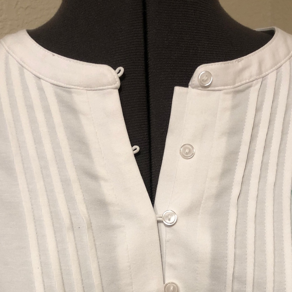 Lands’ End White Women’s Bitton Front Pintuck Top - Picture 5 of 15